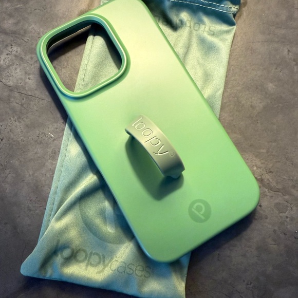 Loopy Case for iPhone 16 Pro- Righty- Olive - Picture 1 of 5